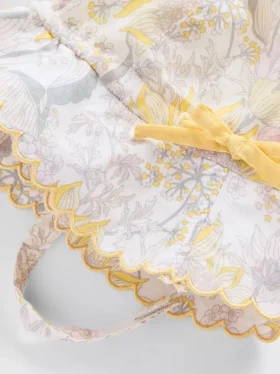 Sombrero floral para bebé