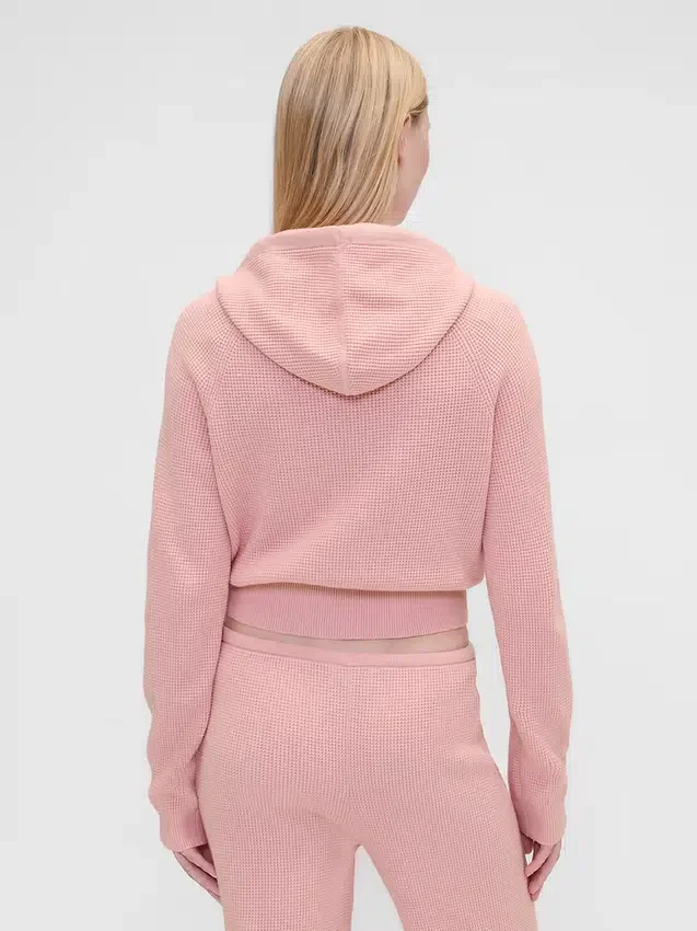Sudadera con capucha corta de tejido tipo waffle CashSoft de GAP × Summer Fridays
