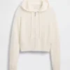 Sudadera con capucha corta de tejido tipo waffle CashSoft de GAP × Summer Fridays
