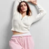Sudadera con capucha corta de tejido tipo waffle CashSoft de GAP × Summer Fridays