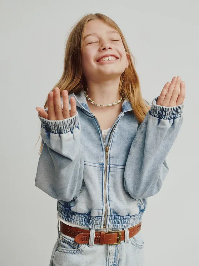 Sudadera con capucha y cremallera de mezclilla de punto para niños