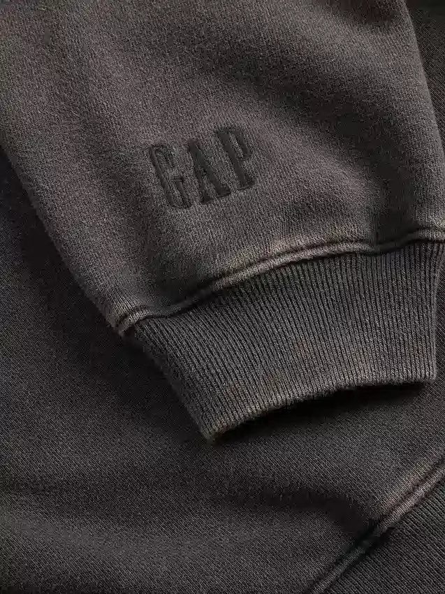 Sudadera gruesa con calaveras de GAP × Disney: «La pesadilla antes de Navidad» de Tim Burton