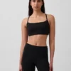 Sujetador deportivo GapFit Smooth con espalda cruzada