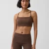 Sujetador deportivo GapFit Smooth con espalda cruzada