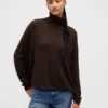 Suéter de cuello alto oversize con punto calado