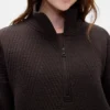 Suéter GapFit de jacquard acolchado con media cremallera