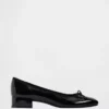 Tacones de charol vegano