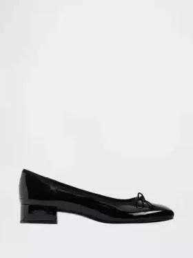 Tacones de charol vegano