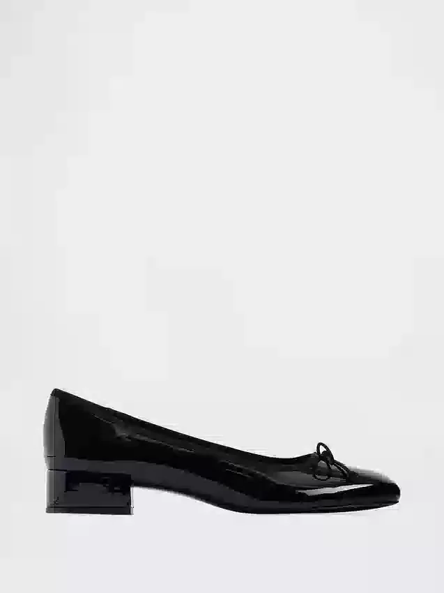 Tacones de charol vegano