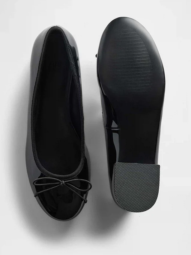Tacones de charol vegano