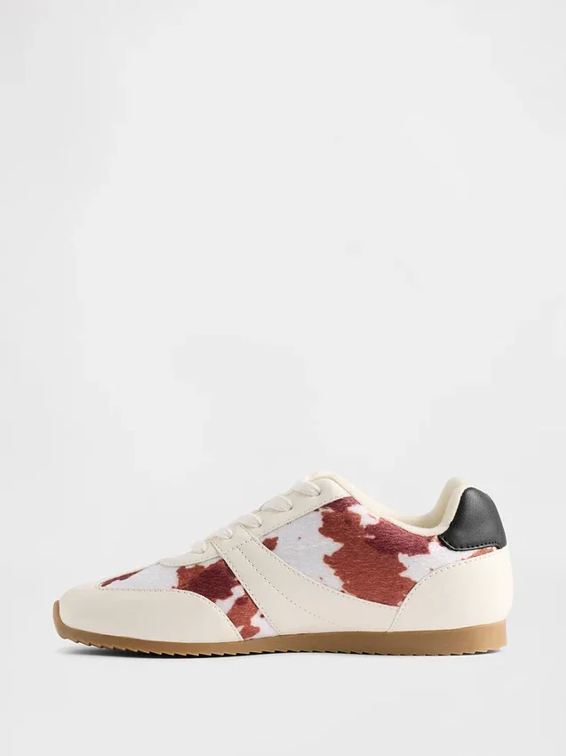 Tenis infantiles con estampado de vaca