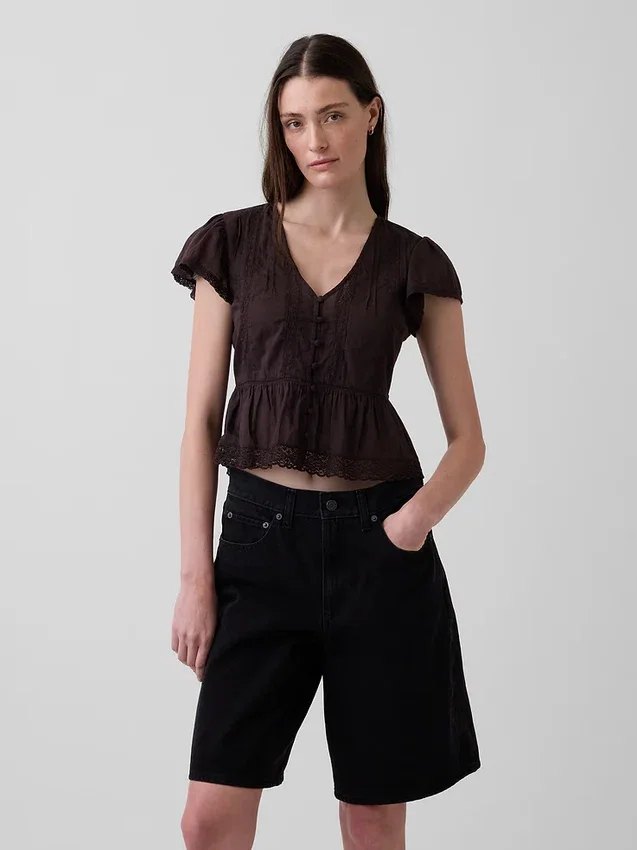 Top corto con peplum de gasa de encaje