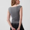 Top corto fruncido de jersey de punto tupido
