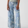 Vaqueros de mezclilla holgados de talle bajo con estampado floral para niños