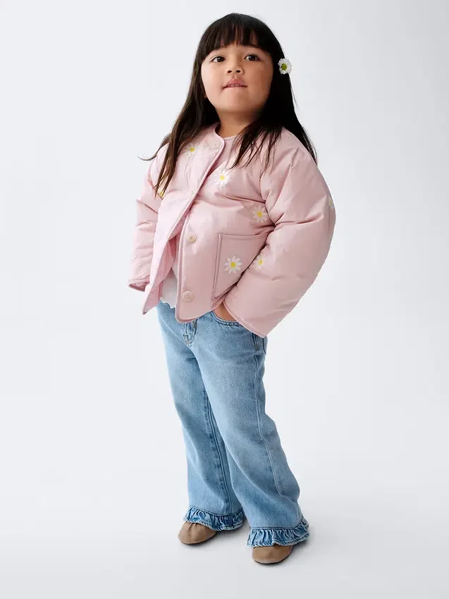 Vaqueros de mezclilla Stride con dobladillo con volantes para bebés y niños pequeños