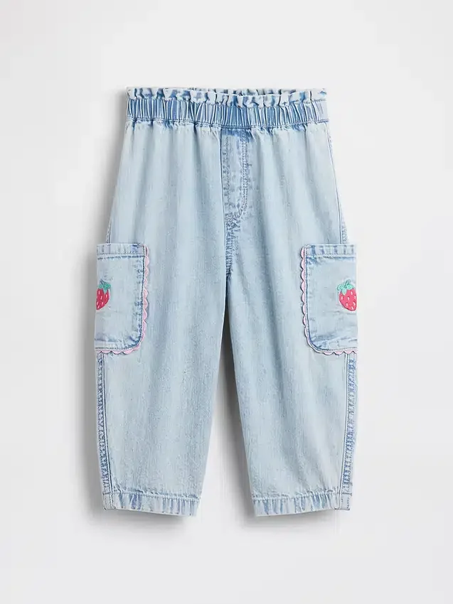 Vaqueros de mezclilla tipo cargo con corte de barril y diseño de fresa para Bebé y Niño