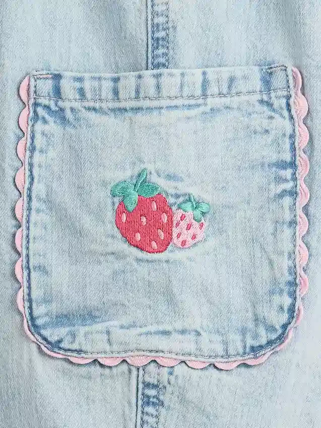 Vaqueros de mezclilla tipo cargo con corte de barril y diseño de fresa para Bebé y Niño