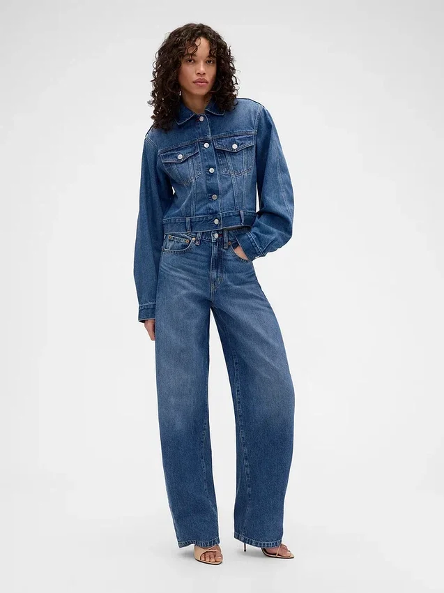 Vaqueros de talle alto con corte arqueado de GAP × Victoria Beckham