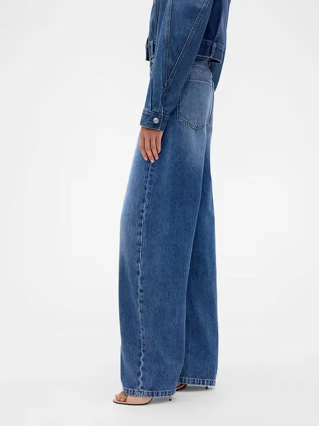 Vaqueros de talle alto con corte arqueado de GAP × Victoria Beckham
