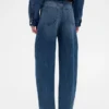 Vaqueros de talle alto con corte arqueado de GAP × Victoria Beckham