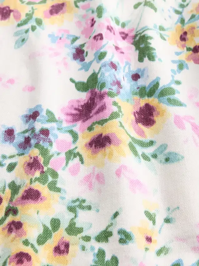 Vaqueros de talle alto con corte recto y estampado floral