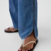Vaqueros de talle bajo, ultrasuaves, holgados al estilo de los 90 y con dobladillo en forma de delfín
