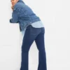 Vaqueros de talle medio con corte «baby boot»