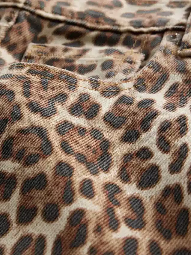 Vaqueros holgados de leopardo ultrasuaves de talle medio