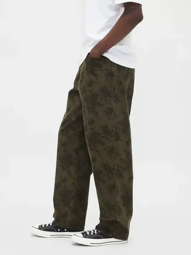Vaqueros holgados de lona con estampado floral