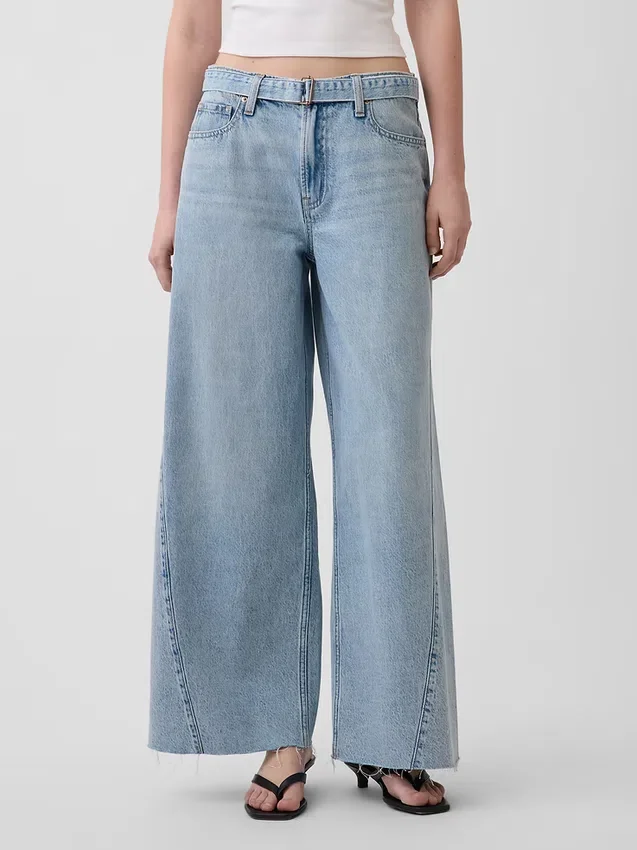 Vaqueros holgados de talle medio con cinturón