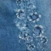 Vaqueros infantiles de talle bajo, corte amplio y estampado floral bordado