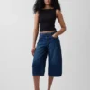 Vaqueros tipo culotte de talle alto con cinturón