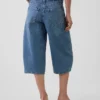 Vaqueros tipo culotte de talle alto con cinturón
