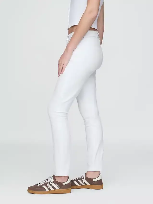 Vaqueros True Skinny de talle medio