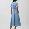 Vestido camisero midi de mezclilla con cinturón para atar