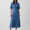 Vestido camisero midi de mezclilla con mangas abullonadas