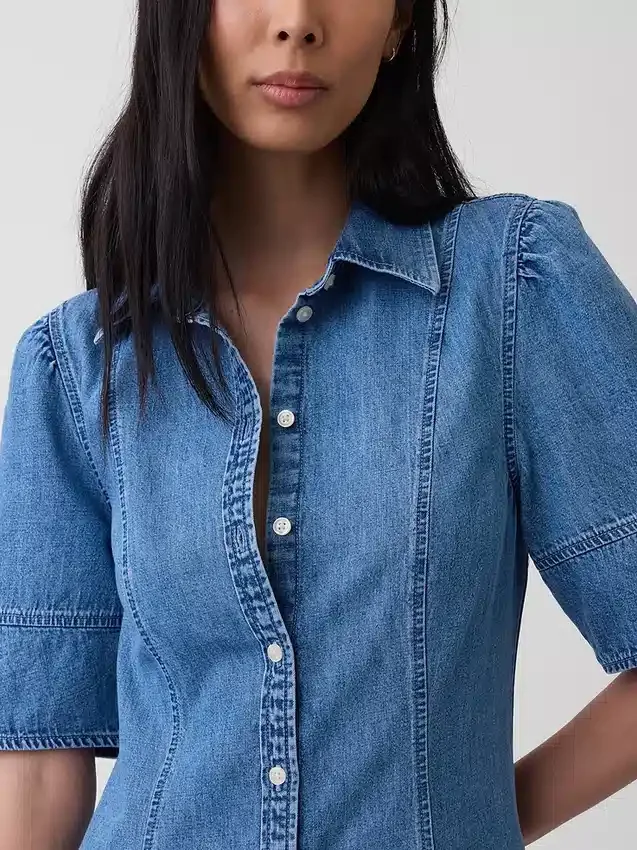 Vestido camisero midi de mezclilla con mangas abullonadas