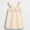 Vestido de bebé con flores de croché