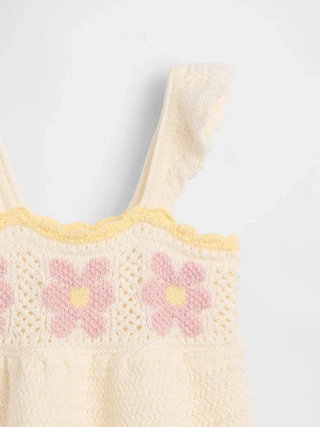 Vestido de bebé con flores de croché
