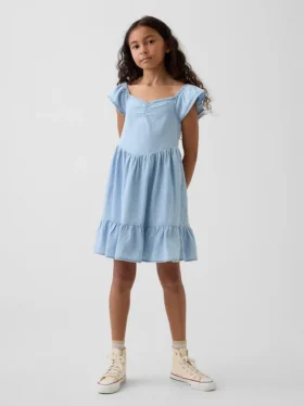 Vestido de mezclilla con mangas ondeantes y escote de corazón