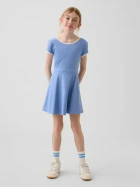 Vestido deportivo para niños con mangas casquillo
