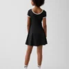 Vestido deportivo para niños con mangas casquillo