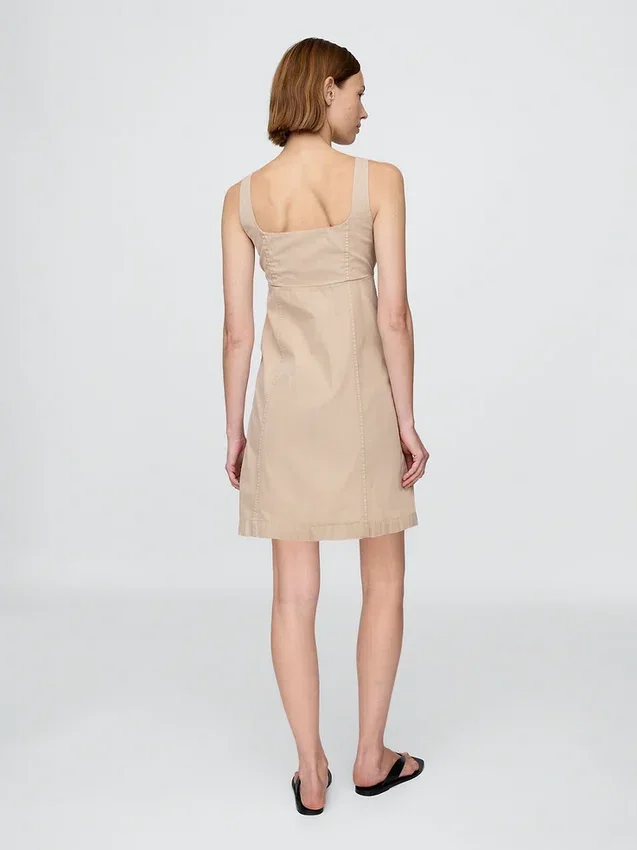Vestido fruncido con botones en el frente