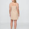 Vestido fruncido con botones en el frente