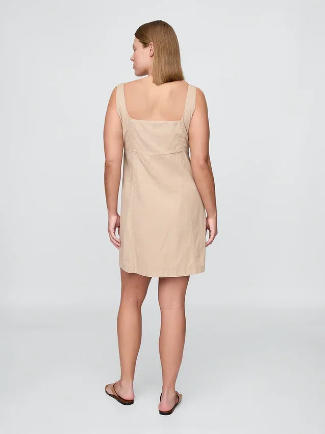 Vestido fruncido con botones en el frente