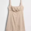 Vestido fruncido con botones en el frente