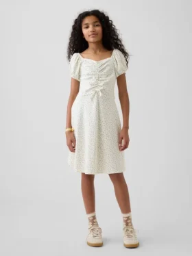 Vestido infantil con fruncidos