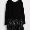 Vestido infantil con volantes y lentejuelas de materiales mixtos