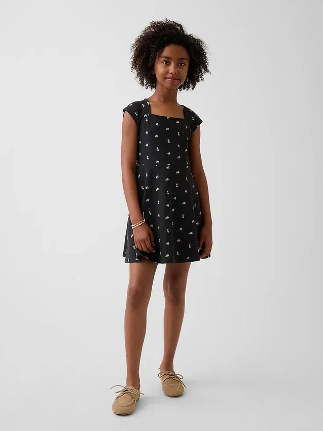 Vestido infantil de jersey con cuello cuadrado