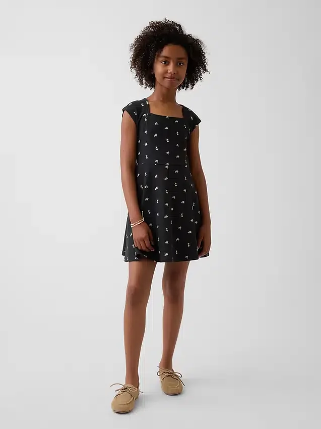 Vestido infantil de jersey con cuello cuadrado